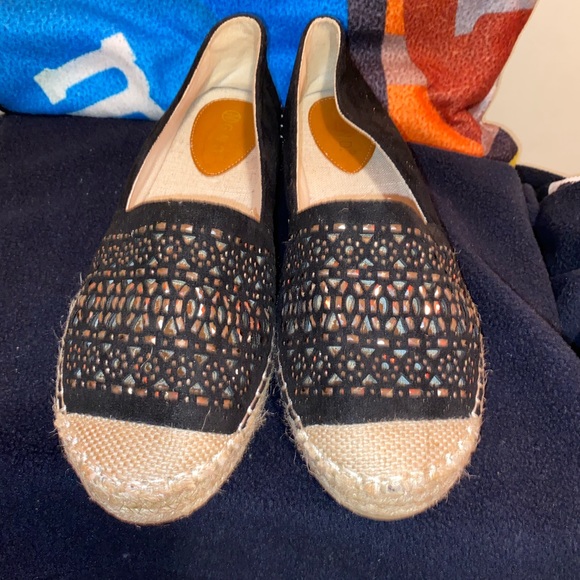 Shoes - Picture 2 of 8